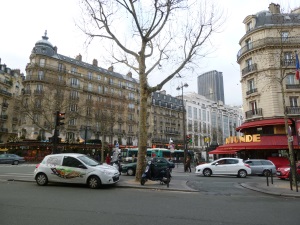 パリの市街地風景（交差点）