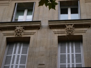 パリの風景（建築物-鬼瓦）